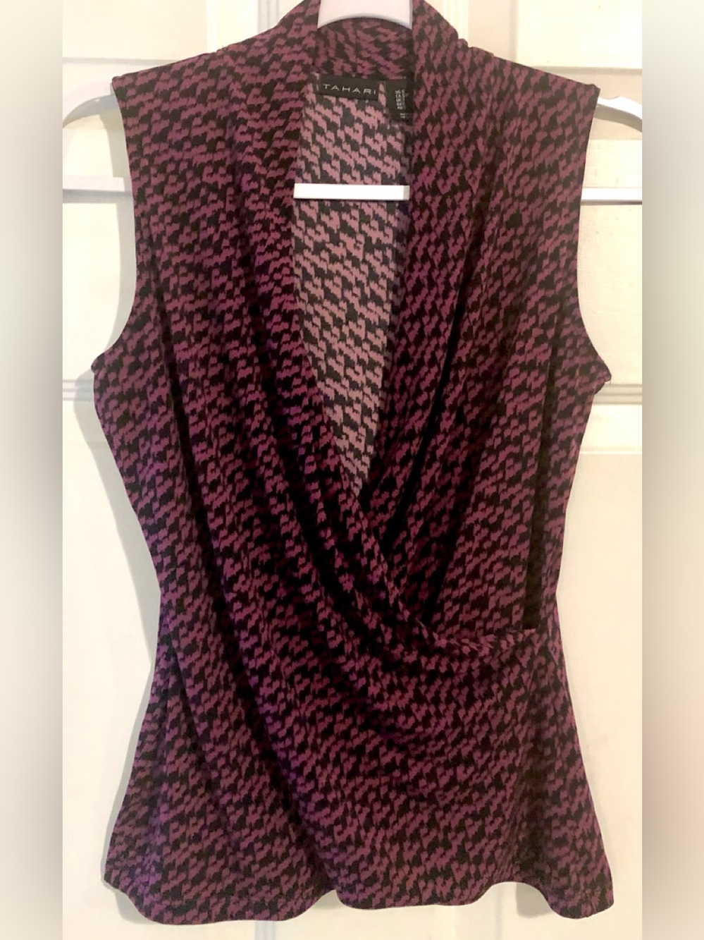 Tahari Purple Black Houndstooth Check Draped Neck Sleeveless Knit Blouse Small